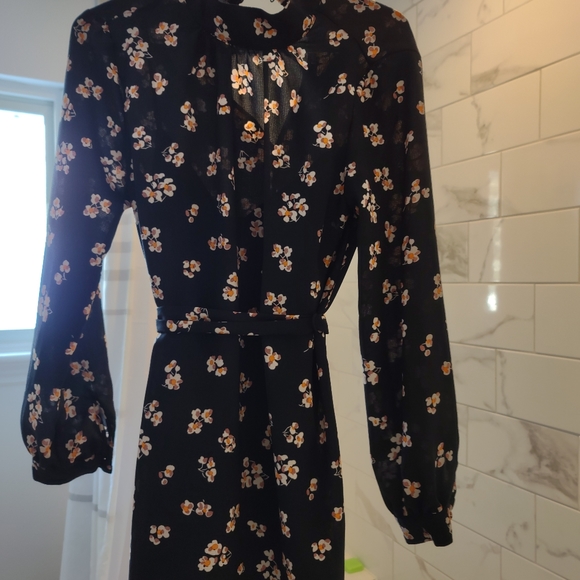 Black Floral Print Long sleeve mini dress - Picture 3 of 3